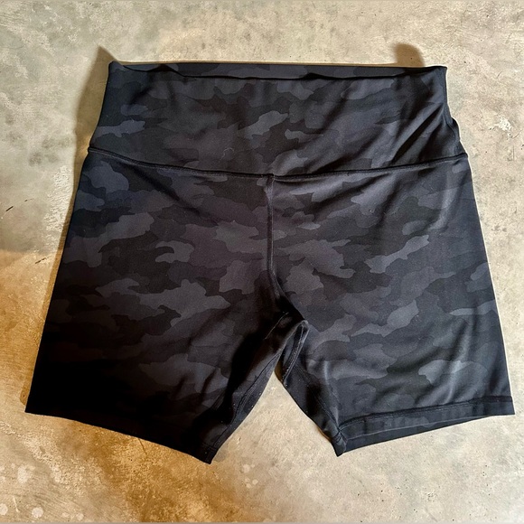 Lululemon Align Shorts Size 16 - Picture 2 of 4
